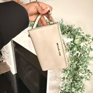 Michael Kors Cream Wristlet